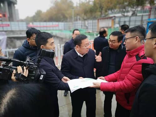 咸陽市副市長王靖深入住建局南廣場地下停車場調(diào)研、視察工作