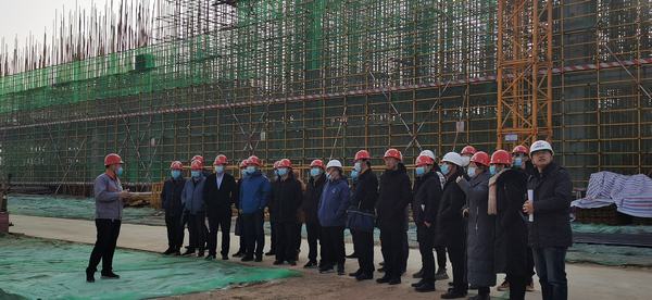 陜煤建設(shè)鋼網(wǎng)架頂升新技術(shù)應(yīng)用觀摩活動(dòng)在渭南分公司南京金龍項(xiàng)目部順利開展