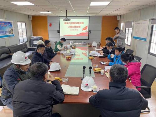 陜煤建設(shè)銅煤公司承建的西安藍(lán)山水岸（北區(qū)）6#樓順利通過主體驗(yàn)收