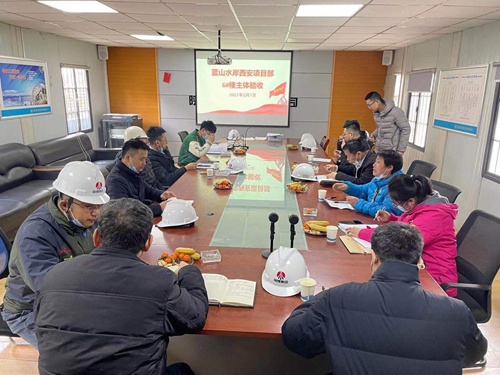 陜煤建設(shè)公司藍(lán)山水岸項(xiàng)目 6#樓及3#、4#、5#獨(dú)立商業(yè)樓順利通過主體驗(yàn)收