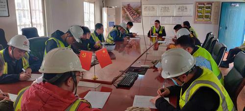 陜煤建設銅煤公司組織各支部黨員干部學習《中國共產(chǎn)黨黨員權(quán)利保障條例》