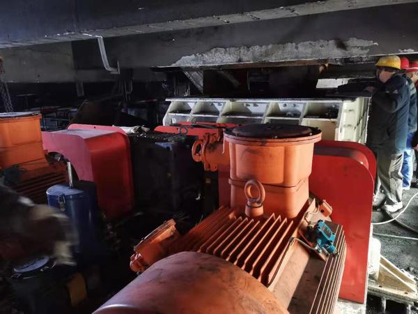 陜煤建設洗選煤運營公司第二項目部胡家河礦動篩車間精煤破碎機拆除安裝工程順利完工