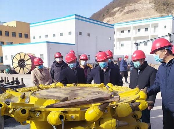 省多部門深入陜煤建設(shè)礦建二公司冶坪項(xiàng)目部開(kāi)展安全生產(chǎn)執(zhí)法聯(lián)合大檢查