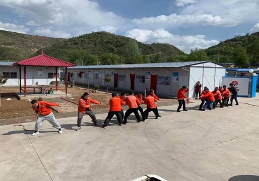 陜煤建設天工公司安裝一部舉行“慶五一、迎五四”拔河比賽