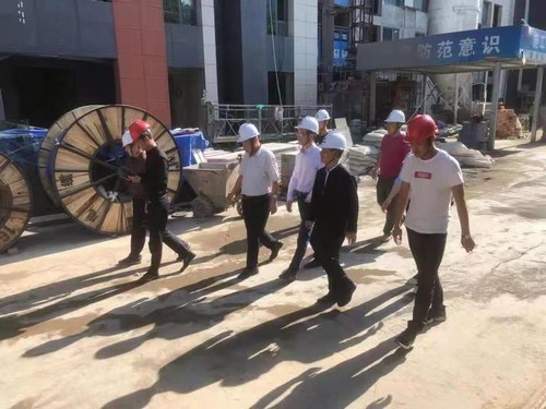 陜煤集團(tuán)副總工程師廖文訪深入藍(lán)山水岸項(xiàng)目檢查指導(dǎo)工作