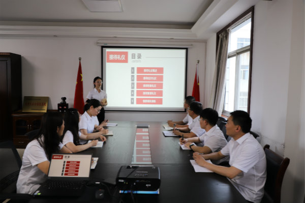 陜煤建設(shè)漢中分公司精心舉辦商務(wù)禮儀培訓