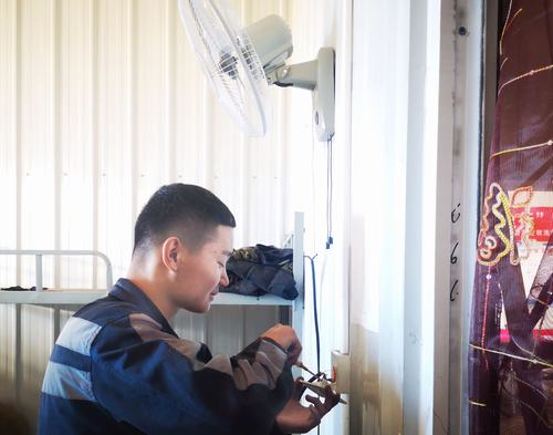 陜煤建設(shè)洗選煤運(yùn)營(yíng)公司左權(quán)洗煤廠項(xiàng)目部：處處留心辦實(shí)事，小小風(fēng)扇送清風(fēng)