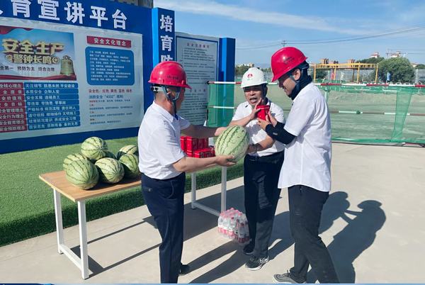 陜煤建設(shè)西北分公司開展“高溫慰問送清涼，情系基層暖人心”活動