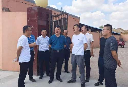 榆林市榆陽(yáng)區(qū)副區(qū)長(zhǎng)王新剛蒞臨陜煤建設(shè)路橋分公司靖神鐵路項(xiàng)目現(xiàn)場(chǎng)調(diào)研征地拆遷工作