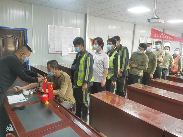 陜煤建設(shè)機電安裝公司小保當項目部為職工辦實事暖心窩