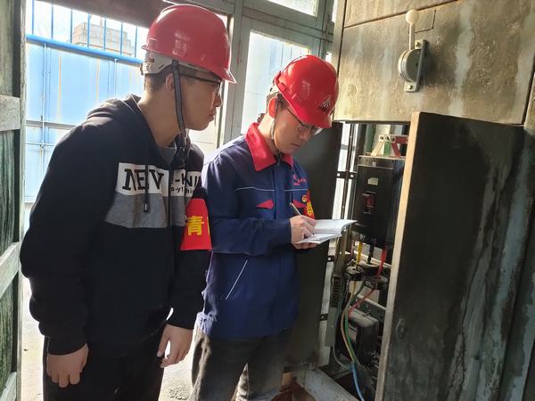  陜煤建設(shè)韓城分公司安裝四項(xiàng)目部開(kāi)展共筑“安全線(xiàn)”共護(hù)“幸福家”主題團(tuán)日活動(dòng)