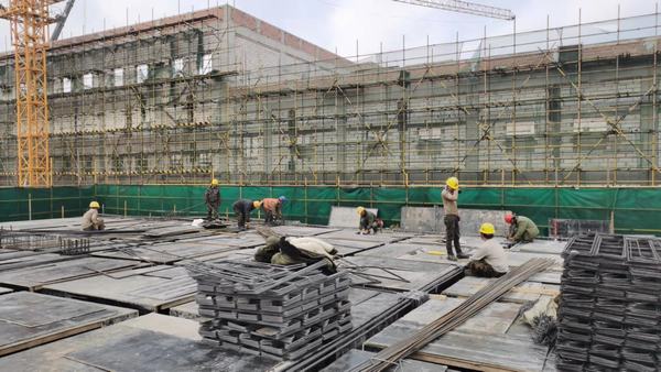 陜煤建設(shè)銅煤公司第二十一項(xiàng)目部鏖戰(zhàn)寒冬奮戰(zhàn)決勝保目標(biāo)