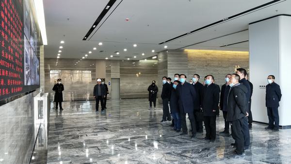 榆林市副市長(zhǎng)陳忠一行蒞臨陜煤建設(shè)榆林公司承建的榆林市金融中心項(xiàng)目檢查指導(dǎo)工作