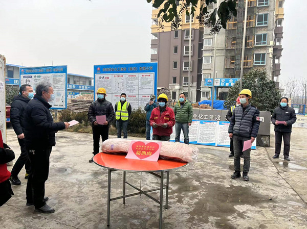 涇陽縣縣委、縣政府一行慰問涇陽縣西城保障房小區(qū)項目一線員工