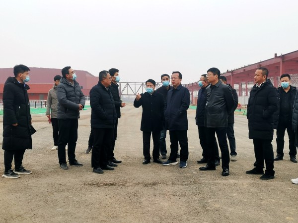 渭南高新區(qū)管委會書記薛清軍一行蒞臨陜煤建設渭南分公司承建的南京金龍年產(chǎn)五萬輛純電動商用車建設項目參加項目推進會