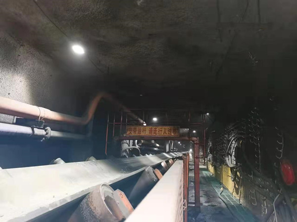 陜煤建設(shè)機電安裝公司曹家灘項目部順利完成122110順槽皮帶運營項目