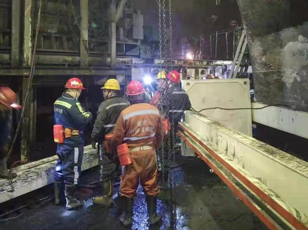 陜煤建設(shè)機電安裝公司小保當(dāng)項目部：鏖戰(zhàn)4天完成煤水分離系統(tǒng)安裝任務(wù)