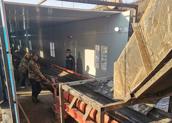 陜煤建設(shè)礦建三公司崔木項目皮帶排矸系統(tǒng)試運行成功