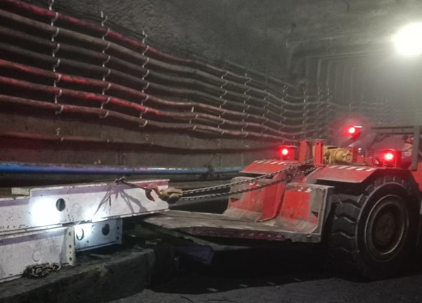 陜煤建設(shè)機電安裝公司順利完成曹家灘122108帶式輸送機拆除、回撤工程