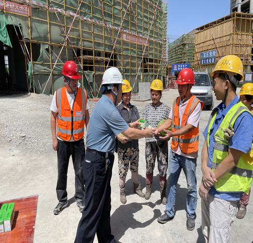 陜煤建設西北分公司開展“高溫慰問送清涼，情系基層暖人心”活動