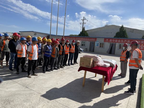 陜煤建設(shè)西北分公司：張掖潤(rùn)泉瑞苑項(xiàng)目3#、5#、8#住宅樓喜封頂