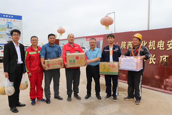 情系一線鼓干勁   月滿(mǎn)中秋不孤單