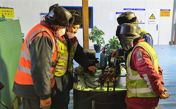 陜煤建設(shè)礦建三公司：緊急搶修！機(jī)電“土專家”上線！