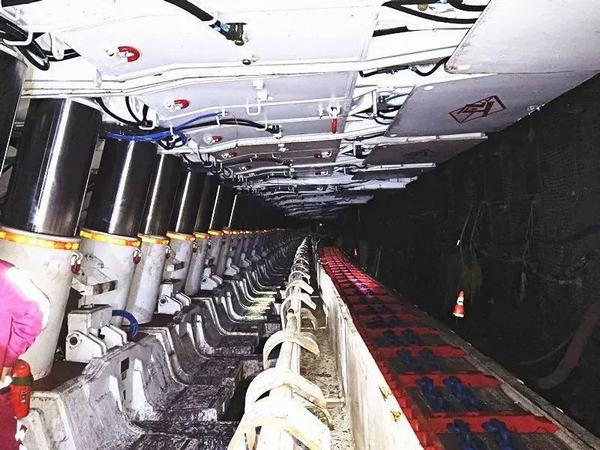 陜煤建設(shè)煤礦運(yùn)營服務(wù)分公司：巴拉素項(xiàng)目部2101工作面安裝會戰(zhàn)正酣