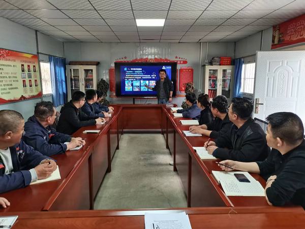 陜煤建設(shè)韓城分公司土建十二項(xiàng)目部：技術(shù)大拿“開(kāi)小灶” 技能提升“蓄能量”