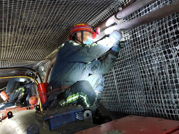 為堅守崗位的機(jī)電安裝人點(diǎn)贊！