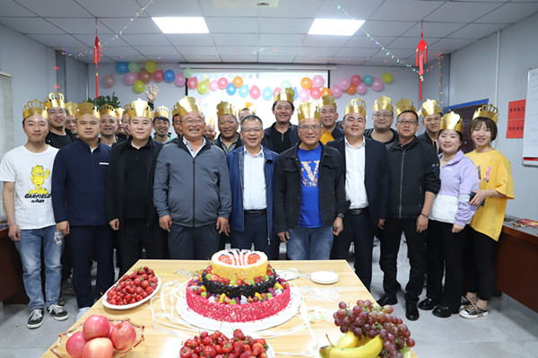 這場集體生日會,氛圍感滿滿！