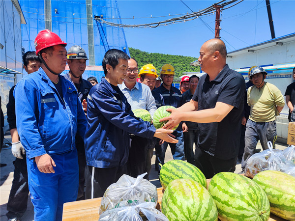 盛夏送清涼，致敬高溫下堅(jiān)守的陜煤建設(shè)者