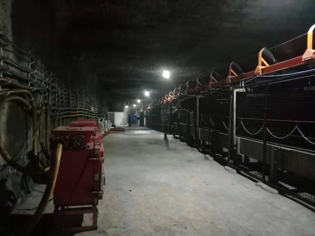 陜煤建設(shè)韓城分公司張家峁項(xiàng)目部圓滿完成2204膠運(yùn)順槽帶式輸送機(jī)安裝工程