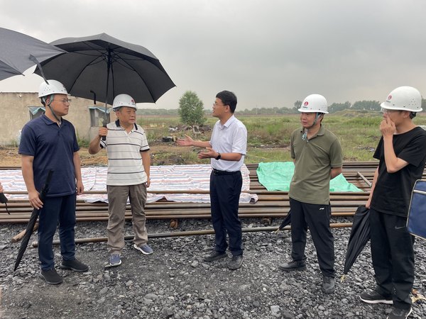 西安鐵路監(jiān)管局、陜西省交通廳檢查組一行蒞臨靖神鐵路孟紅聯(lián)絡(luò)線(xiàn)王則灣大橋調(diào)研指導(dǎo)工作