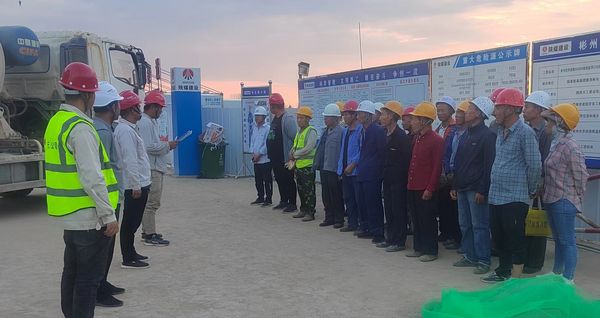 陜煤建設(shè)天工公司承建的彬長低熱值煤660MW超超臨界CFB示范項(xiàng)目儲(chǔ)煤筒倉滑模施工順利開滑