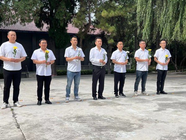 陜煤建設(shè)銅煤公司延安項(xiàng)目部黨支部 開展“緬懷革命先烈，傳承紅色基因”主題黨日活動(dòng)