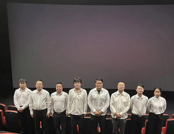 陜煤建設(shè)新城公司組織黨員干部職工集中觀(guān)看電影《高原之春》