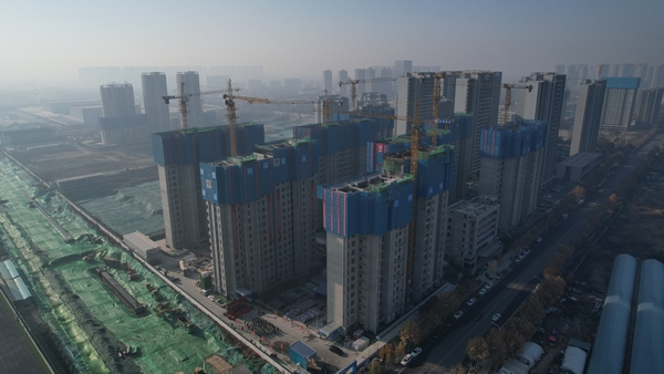 陜煤建設(shè)渭南分公司：暖冬時(shí)節(jié)喜迎白樺林悅項(xiàng)目主體封頂