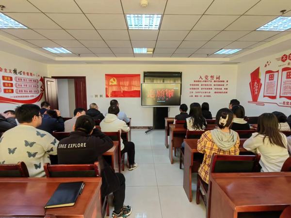 陜煤建設(shè)煤礦運(yùn)營(yíng)服務(wù)分公司：組織觀看紅色影片《志愿軍：雄兵出擊》  汲取奮進(jìn)力量