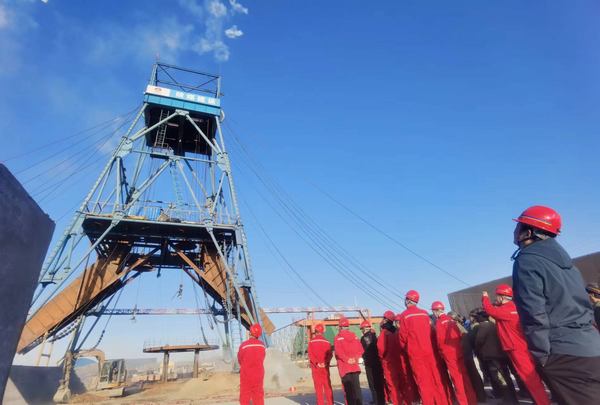 陜煤建設(shè)礦建二公司第六項(xiàng)目部今日動(dòng)土開挖