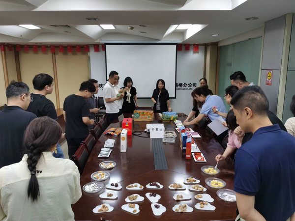 陜煤建設(shè)路橋分公司情系端午，放“粽”一下