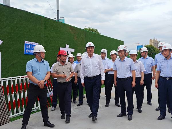 陜煤集團黨委副書記、思創(chuàng)高管院執(zhí)行院長張海泉一行蒞臨陜煤建設天工公司漢陰縣實驗中學二期項目指導調研