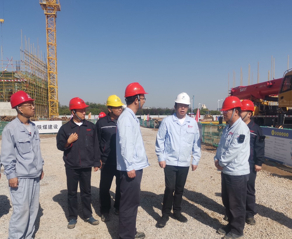 蒲城清潔能源化工有限責(zé)任公司黨委書記、董事長封建利一行深入陜煤建設(shè)天工公司基層項(xiàng)目部檢查指導(dǎo)