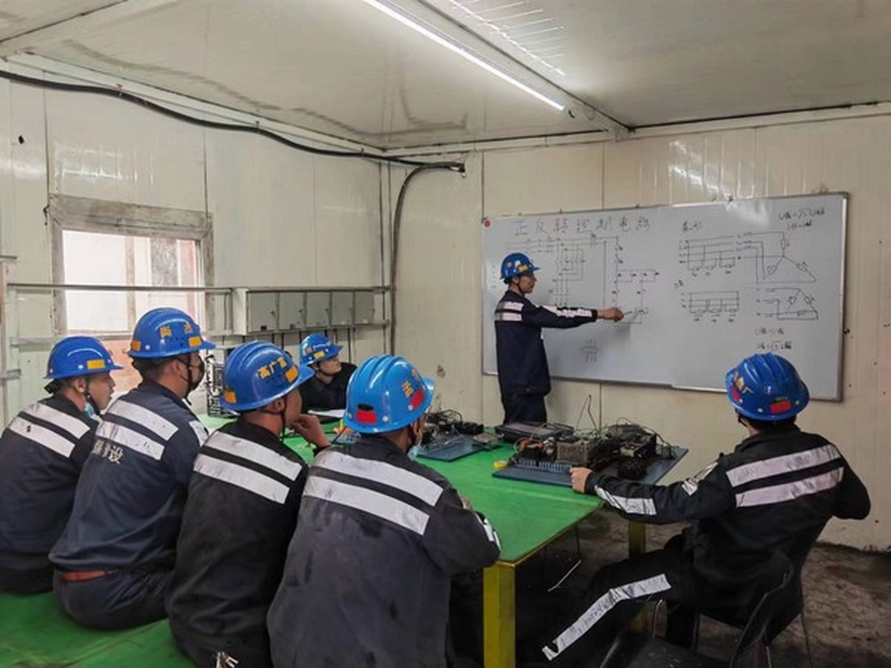 陜煤建設(shè)洗選煤運(yùn)營(yíng)公司紅柳林洗煤廠項(xiàng)目部： 以“創(chuàng)新式”培訓(xùn)實(shí)現(xiàn)“點(diǎn)對(duì)點(diǎn)”精準(zhǔn)培育