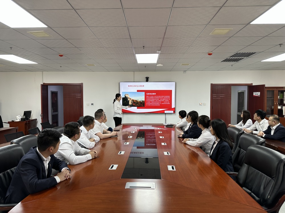 陜煤建設(shè)洗選煤運(yùn)營公司開展“弘揚(yáng)憲法精神，維護(hù)憲法權(quán)威”國家憲法日主題宣傳活動