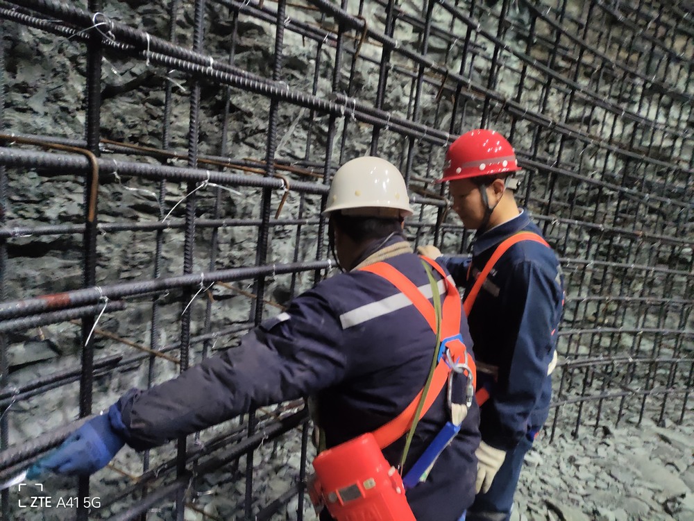 喜報(bào)！陜煤建設(shè)礦建二公司施工的曹家灘煤礦副立井井筒大斷面壁座施工驗(yàn)收完畢