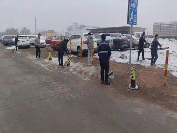 陜煤建設(shè)煤礦運營服務分公司：浴雪奮戰(zhàn)學雷鋒  后勤保障顯擔當