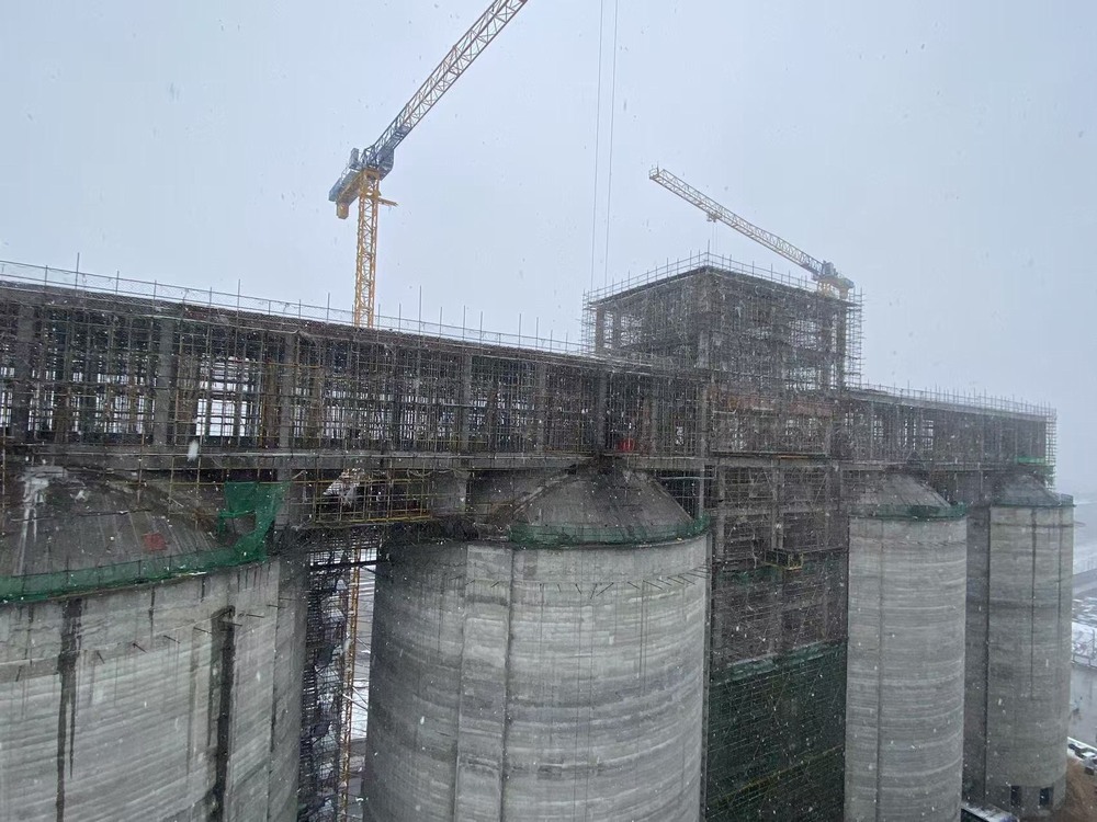 陜煤建設(shè)第二直屬項(xiàng)目部：43.8米高空鏖戰(zhàn)，攻克原煤倉(cāng)施工“硬骨頭”