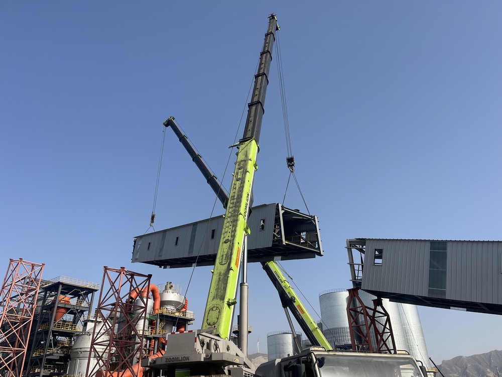 陜煤建設天工公司土建第二十一項目部：雙機抬吊破難題，通廊凌空展雄姿