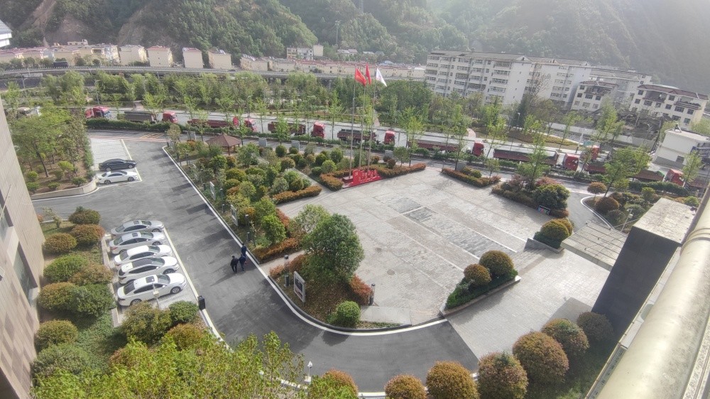 陜煤建設(shè)漢中分公司承建的培訓(xùn)中心路面維修項(xiàng)目順利通過竣工驗(yàn)收